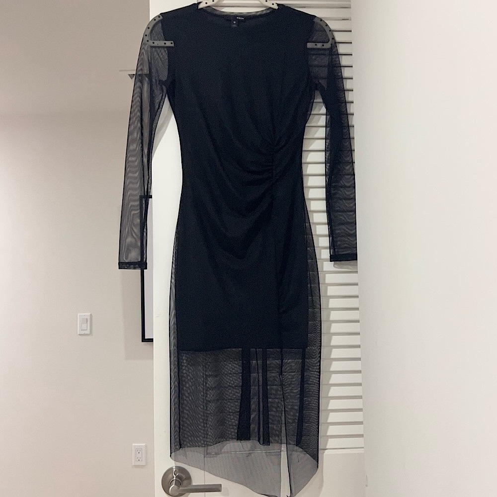 NWOT Bloomingdales Aqua long sleeve mesh midi dress